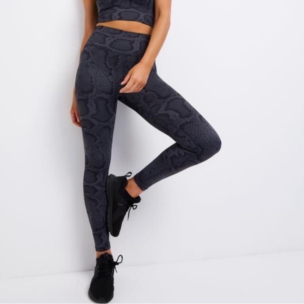 Anthropologie All Fenix Leggings Medium‎ High Rise 7/8 Yoga Blue Snake Print L